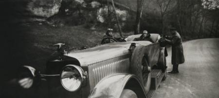 Sur la route de Houlgate avec Mamie, Bibi et Jean le chauffeur, Automobile Hispano Suiza 32 HP, Avril 1927 (1927-006)