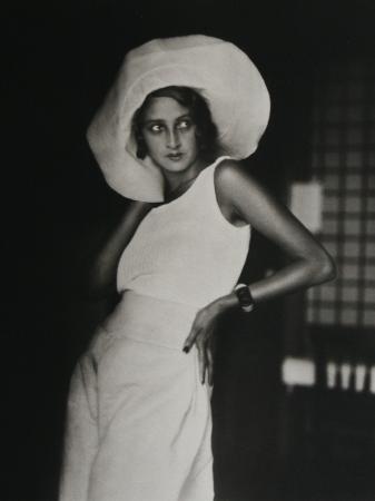 Renée,  Biarritz, Août 1930 (1930-005)